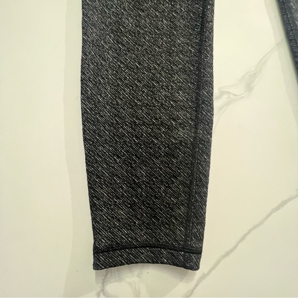 OLD NAVY dark gray leggings with zipper pockets size large - Picture 4 of 5